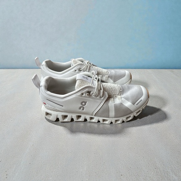 On Running Shoes - On Cloud 6 Running White Athletic Shoes (8.5) Women’s